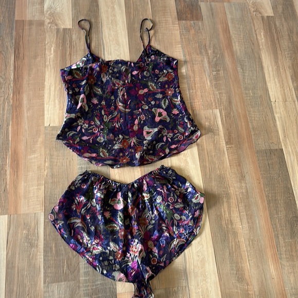 Mystique Intimates shorts and top size small. Robe is one size. Vintage new NWT - Picture 3 of 12